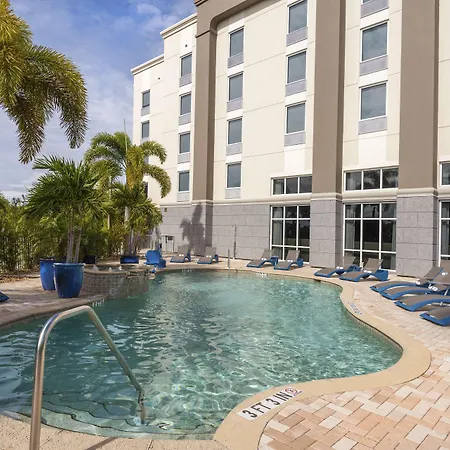 Hampton Inn & Suites Fort Myers-Colonial Boulevard-2